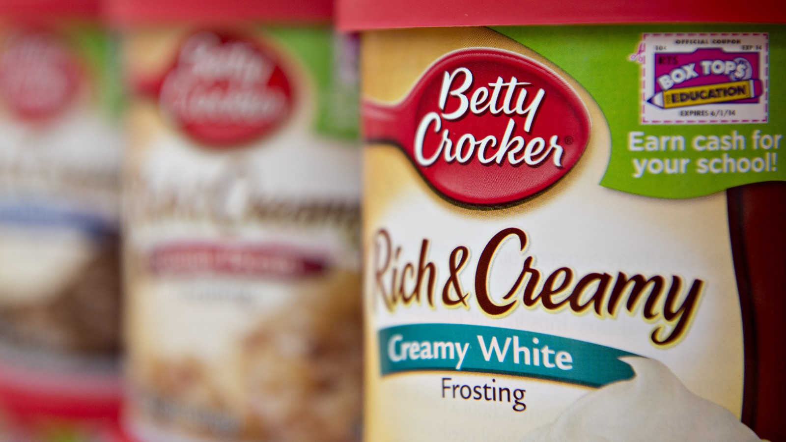 The Canned Frosting Hack That Will Give You More Bang For Your Buck