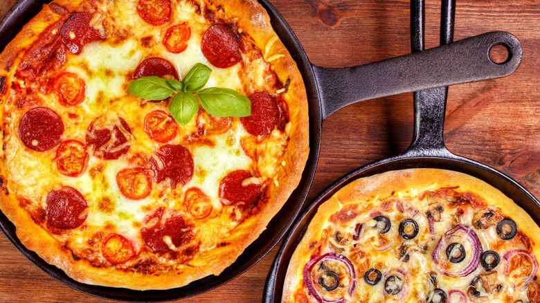 https://www.thedailymeal.com/img/gallery/the-cast-iron-hack-for-turning-any-frozen-pizza-into-a-deep-dish-delight/using-a-cast-iron-skillet-to-get-the-most-out-of-the-pizza-1686594686.jpg