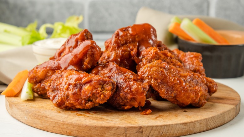 Buffalo wings on a wood plate