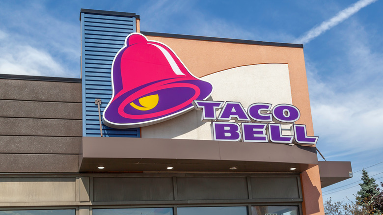 A sign for Taco Bell