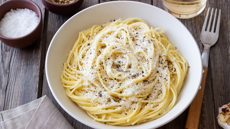 Cacio e pepe on white plate