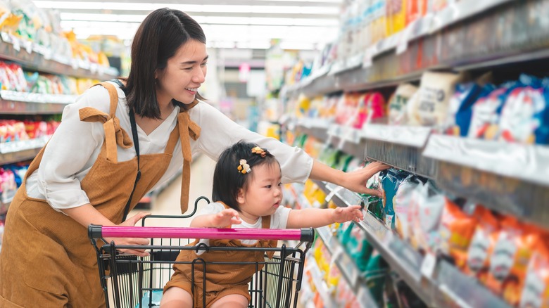 woman grocery shopping with girl