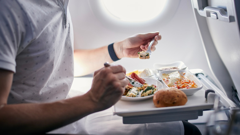 eating on an airplane 