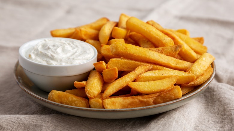 french fries with ranch dressing