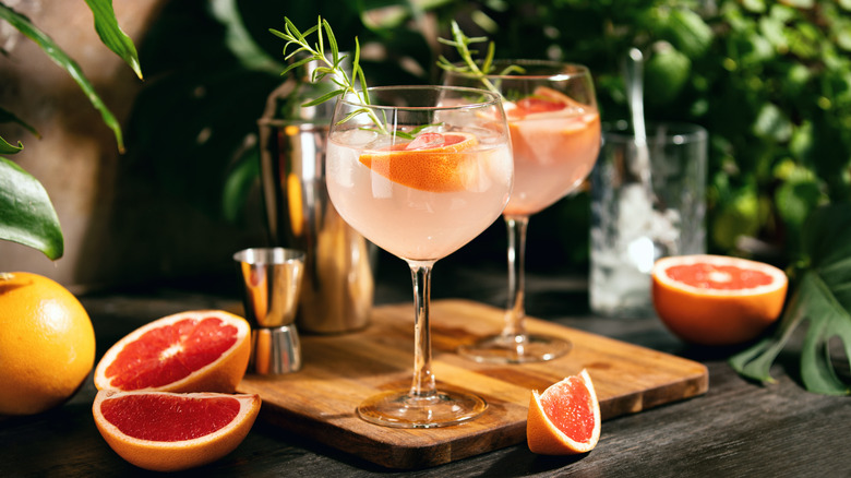 Grapefruit cocktails on wooden board