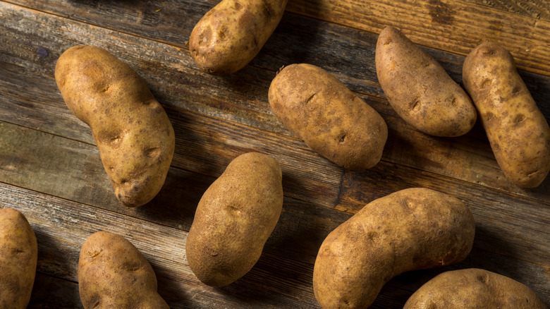 A pile of raw russet potatoes