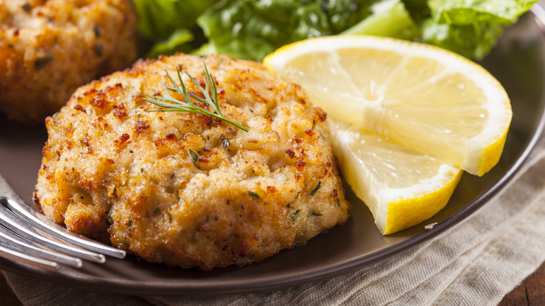 crab cakes on plate with lemon slices