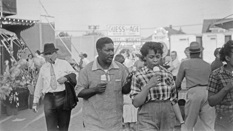 couple at a fair eating ice cream cones