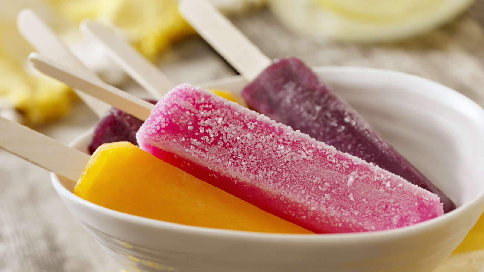 The Cool Hack For Keeping Popsicles Melt Free Even At The Beach 