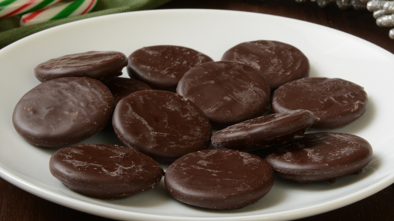 Plate of thin mint cookies