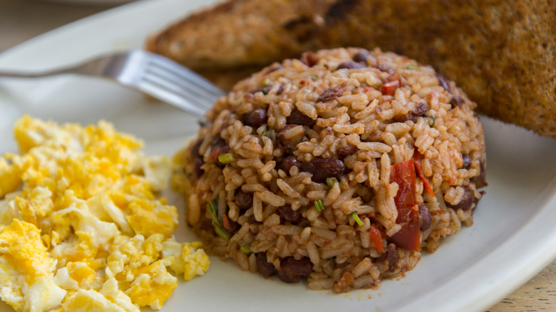 Gallo pinto and eggs