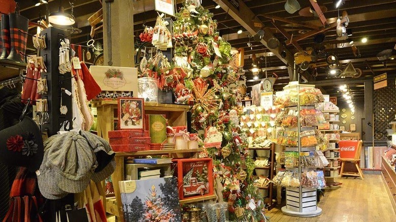 Cracker Barrel gift shop