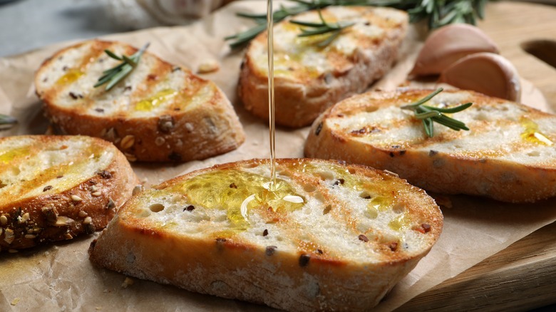 Toasted slices of bread with olive oil