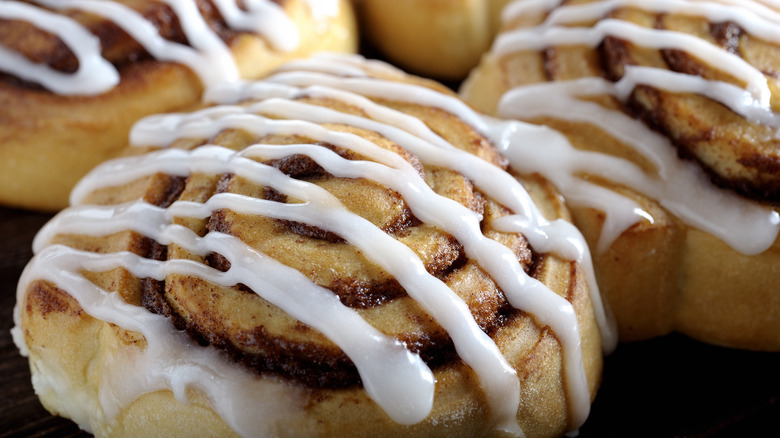 Close up photo of frosted cinnamon rolls