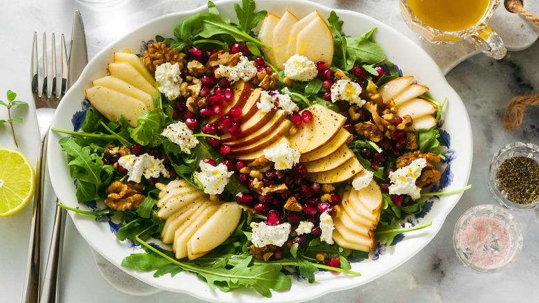 Salad with pear, walnuts, pomegranate, cheese