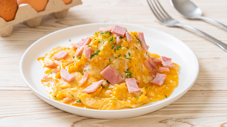 scrambled eggs with ham on a plate
