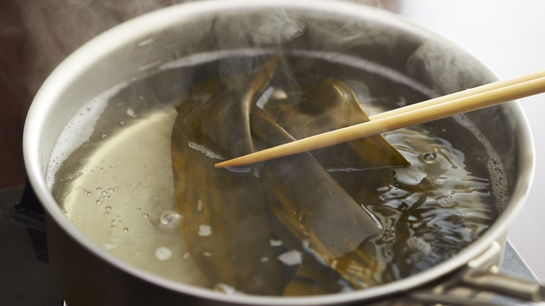 Kombu simmering in pot