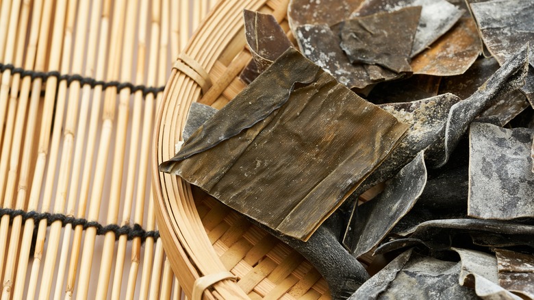 Sheets of dried kombu