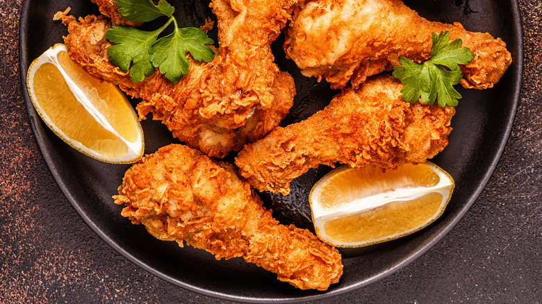 Fried chicken legs with lemon