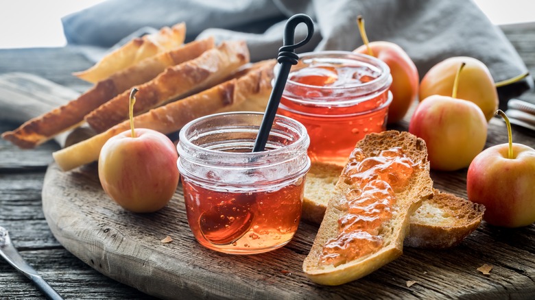 apple jelly and bread platter