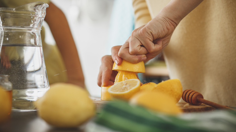 juicing lemons