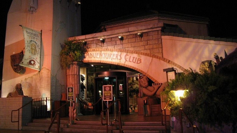 Disney Adventurers Club storefront