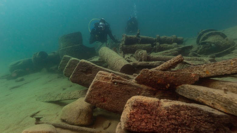 Divers exploring Great Lakes shipwreck