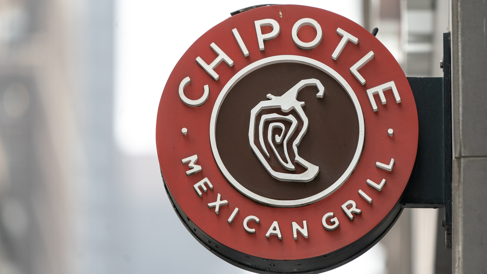 Chipotle plans to raise menu prices again