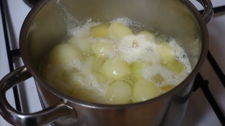 pearl onions in boiling water