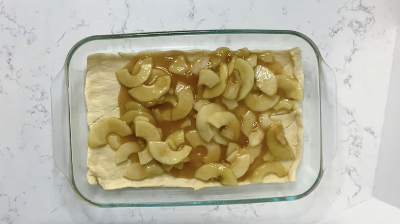 making crescent roll apple pie