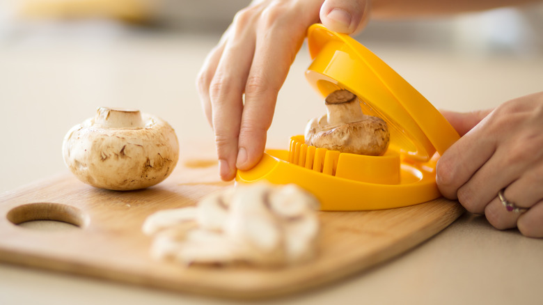 egg slicer used to cut mushrooms