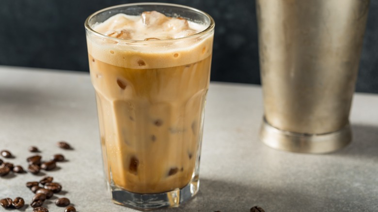 Shaken iced latte