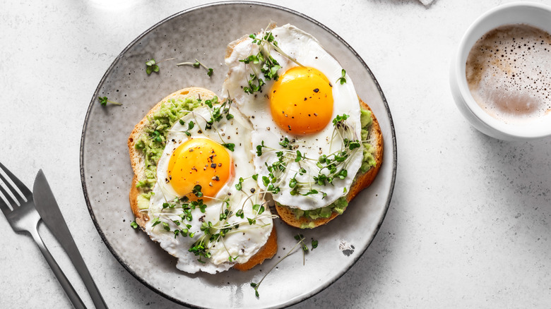 Fried eggs on toast