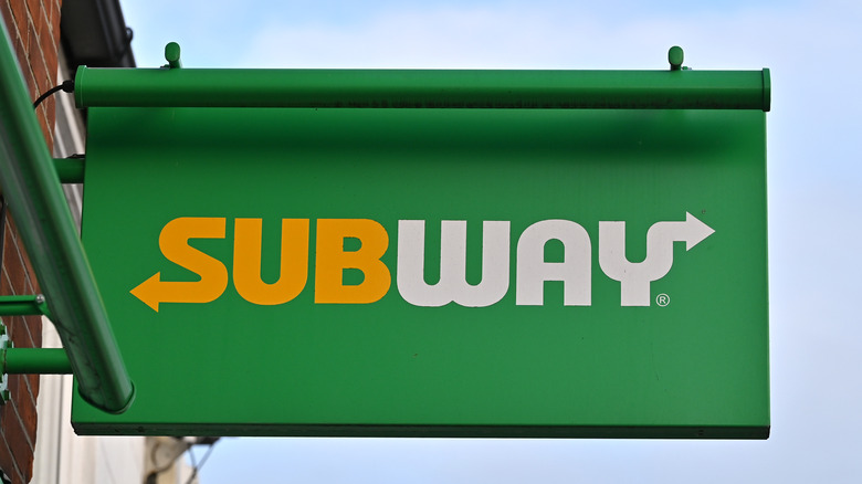 Subway restaurant sign