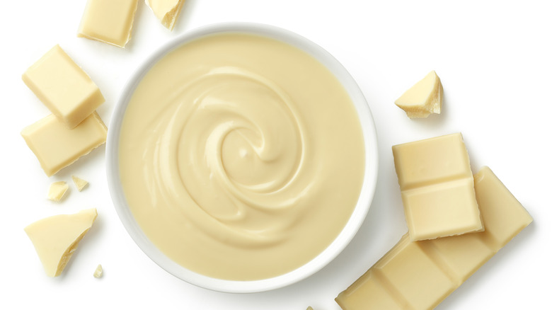 Bowl of melted white chocolate 