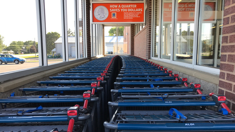 Aldi carts and sign explaining quarter use