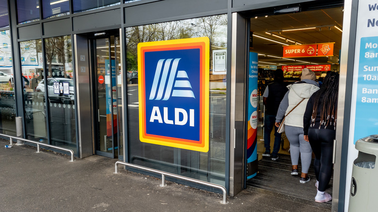 Aldi storefront