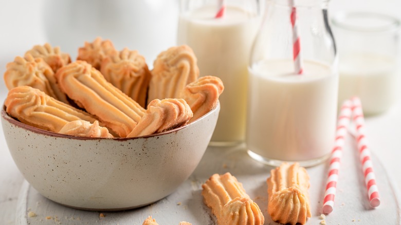 Puff pastry cookies with milk