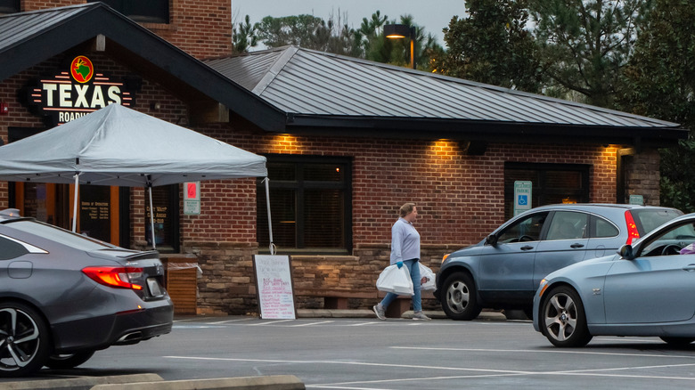 Texas roadhouse building customer 