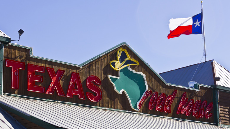 Texas roadhouse outdoor facade