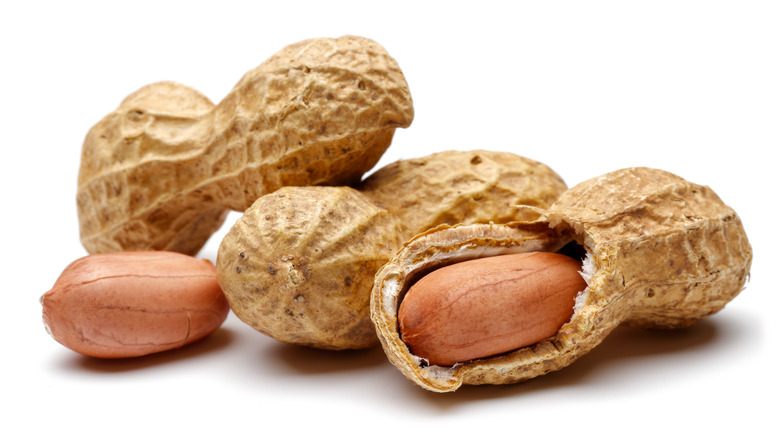 Partly shelled peanuts