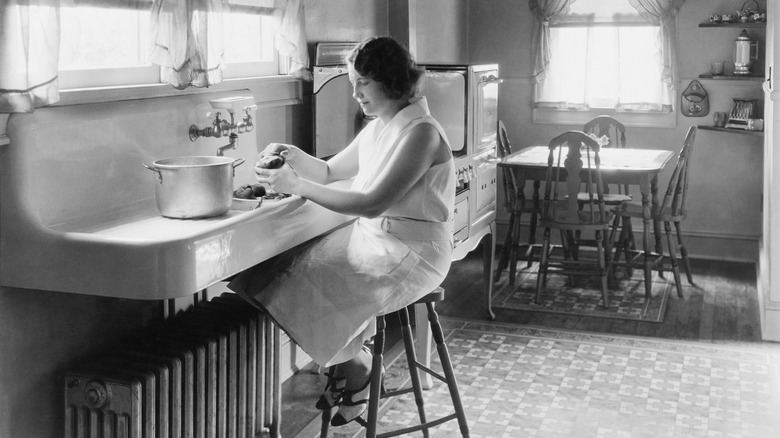 1920s kitchen
