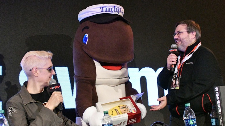 Fudgie the Whale holding a cake