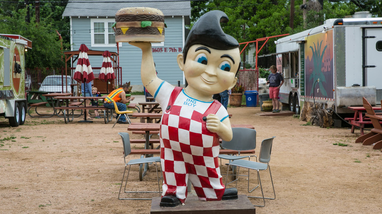 Big Boy mascot outside food trucks