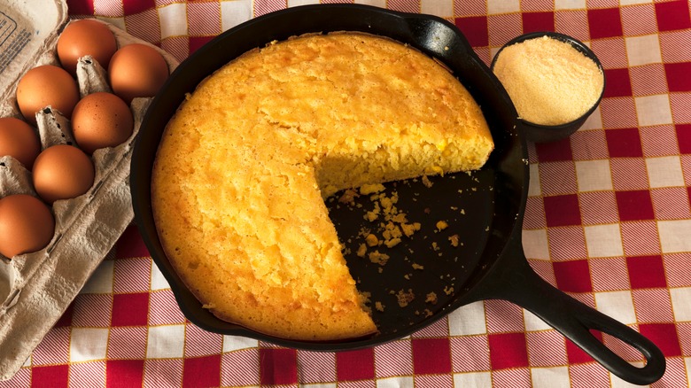 baking cornbread in cast iron