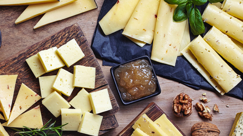 dandelion jelly with plate of cheese