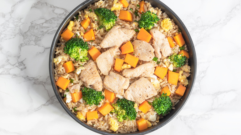 Fried rice with chicken and broccoli