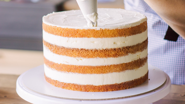 frosting white cake layers