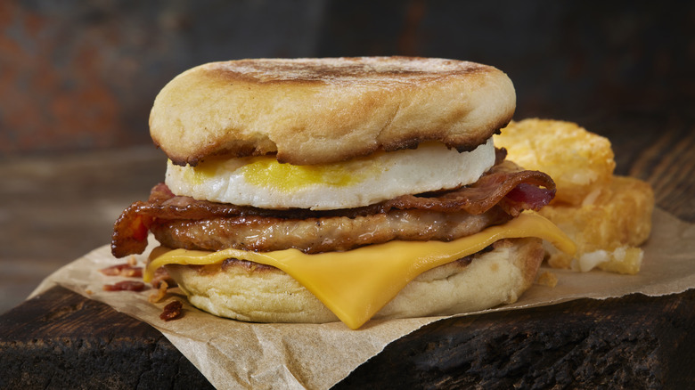 Breakfast sandwich with hash browns