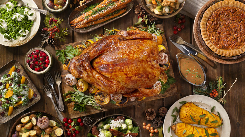 A thanksgiving table spread